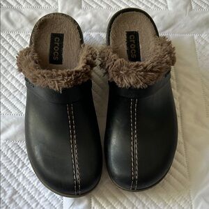 CROCS Black Clogs with Brown Fuzzy Trim